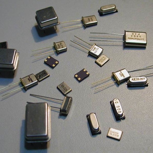 Quartz Crystal Oscillator Resonator RF Filter 1.8V - 3.3V