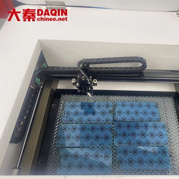 Co2 Laser Flat Tempered Glass Cutting Machine For Glass Processing