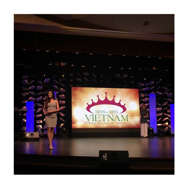 REISS High Quality Assurance Indoor Full Color LED Display Screen 2K 4K 8K Models P1.2 P1.8 P2.5 P3 P4 P5