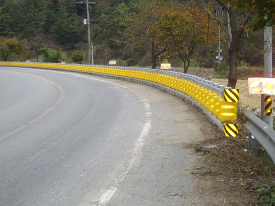 EVA PU Material Traffic Safety Roller Barrier Highway Rotary Crash